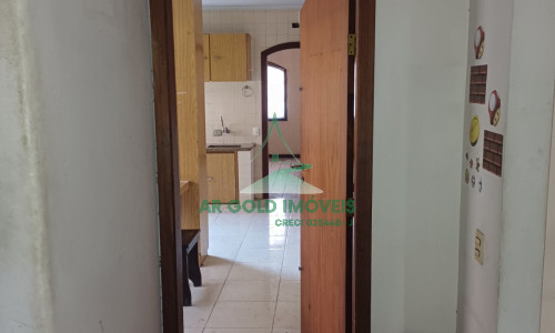 Casa à venda e locação | 360m² | 525m² terreno | Quintal | 8 vagas | Alto padrão