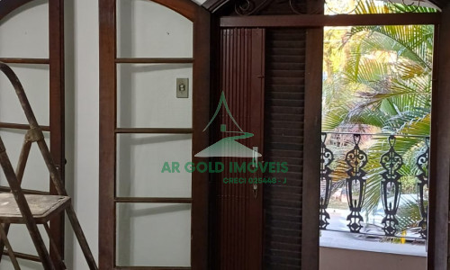 Casa à venda e locação | 360m² | 525m² terreno | Quintal | 8 vagas | Alto padrão