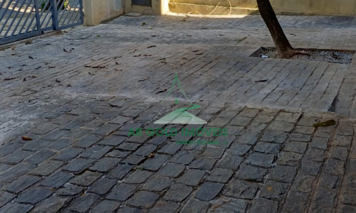 Casa à venda e locação | 360m² | 525m² terreno | Quintal | 8 vagas | Alto padrão