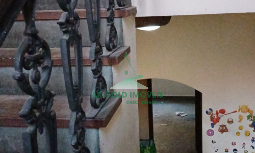 Casa à venda e locação | 360m² | 525m² terreno | Quintal | 8 vagas | Alto padrão