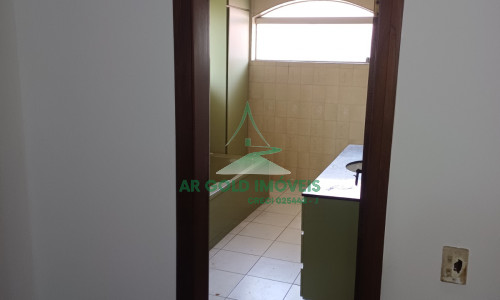 Casa à venda e locação | 360m² | 525m² terreno | Quintal | 8 vagas | Alto padrão