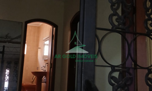 Casa à venda e locação | 360m² | 525m² terreno | Quintal | 8 vagas | Alto padrão