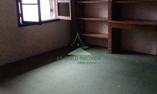 Casa à venda e locação | 360m² | 525m² terreno | Quintal | 8 vagas | Alto padrão