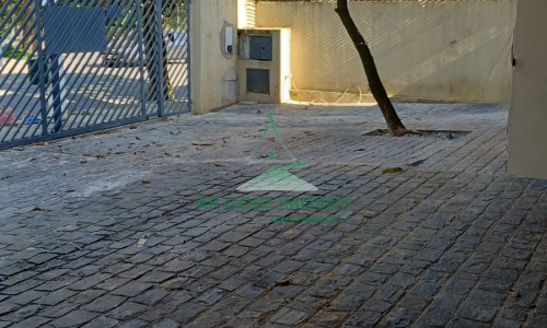 Casa à venda e locação | 360m² | 525m² terreno | Quintal | 8 vagas | Alto padrão