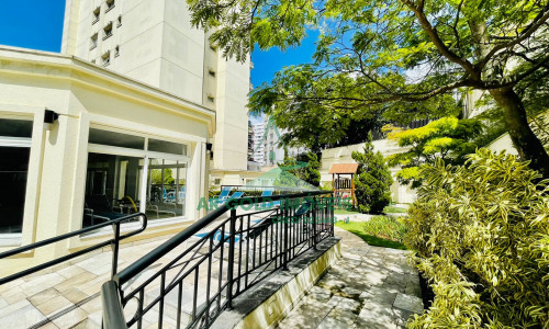 Apartamento à venda em Perdizes | 215m² | 3 suítes | 4 vagas | Reformado e amplo