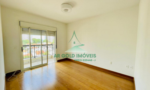 Apartamento à venda em Perdizes | 215m² | 3 suítes | 4 vagas | Reformado e amplo