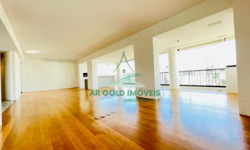 Apartamento à venda em Perdizes | 215m² | 3 suítes | 4 vagas | Reformado e amplo