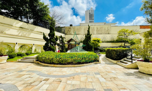 Apartamento à venda em Perdizes | 215m² | 3 suítes | 4 vagas | Reformado e amplo