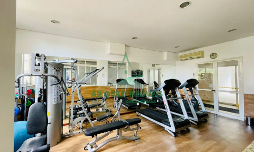 Apartamento à venda em Perdizes | 215m² | 3 suítes | 4 vagas | Reformado e amplo