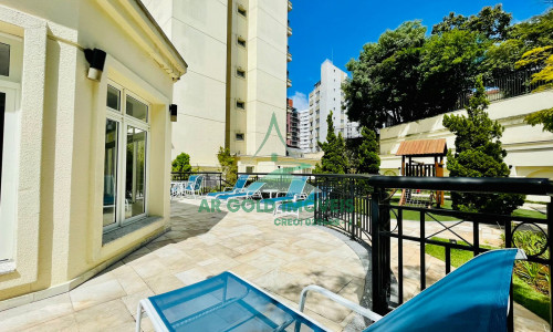 Apartamento à venda em Perdizes | 215m² | 3 suítes | 4 vagas | Reformado e amplo