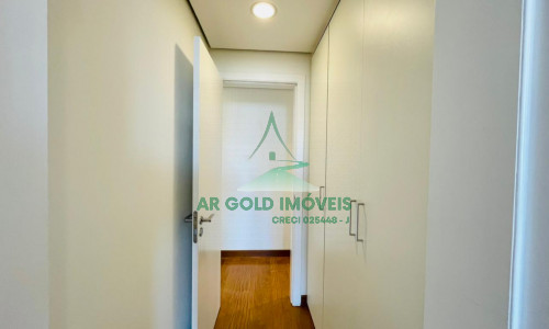 Apartamento à venda em Perdizes | 215m² | 3 suítes | 4 vagas | Reformado e amplo