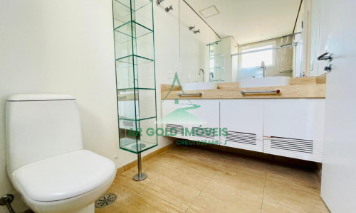 Apartamento à venda em Perdizes | 215m² | 3 suítes | 4 vagas | Reformado e amplo