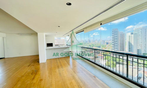 Apartamento à venda em Perdizes | 215m² | 3 suítes | 4 vagas | Reformado e amplo