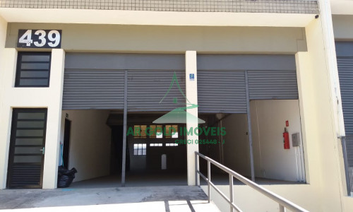 Galpão para locação em Tamboré | 1.000m² | Doca para caminhão | Excelente localização