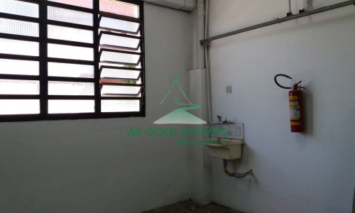 Galpão para locação em Tamboré | 1.000m² | Doca para caminhão | Excelente localização