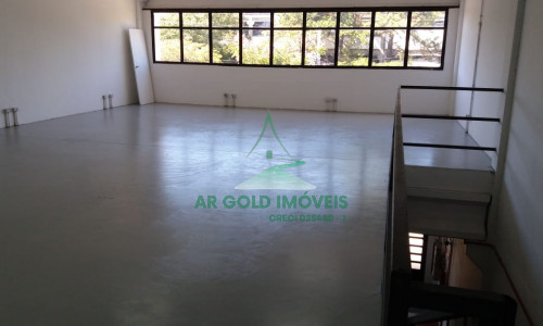 Galpão para locação em Tamboré | 1.000m² | Doca para caminhão | Excelente localização