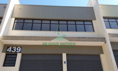 Galpão para locação em Tamboré | 1.000m² | Doca para caminhão | Excelente localização