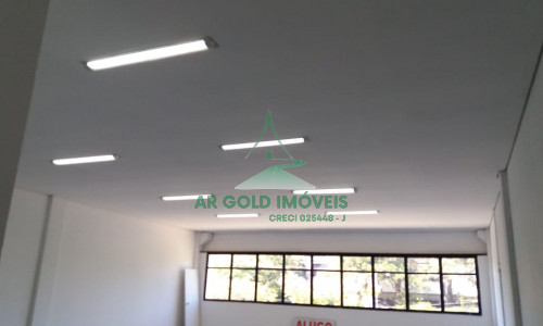 Galpão para locação em Tamboré | 1.000m² | Doca para caminhão | Excelente localização