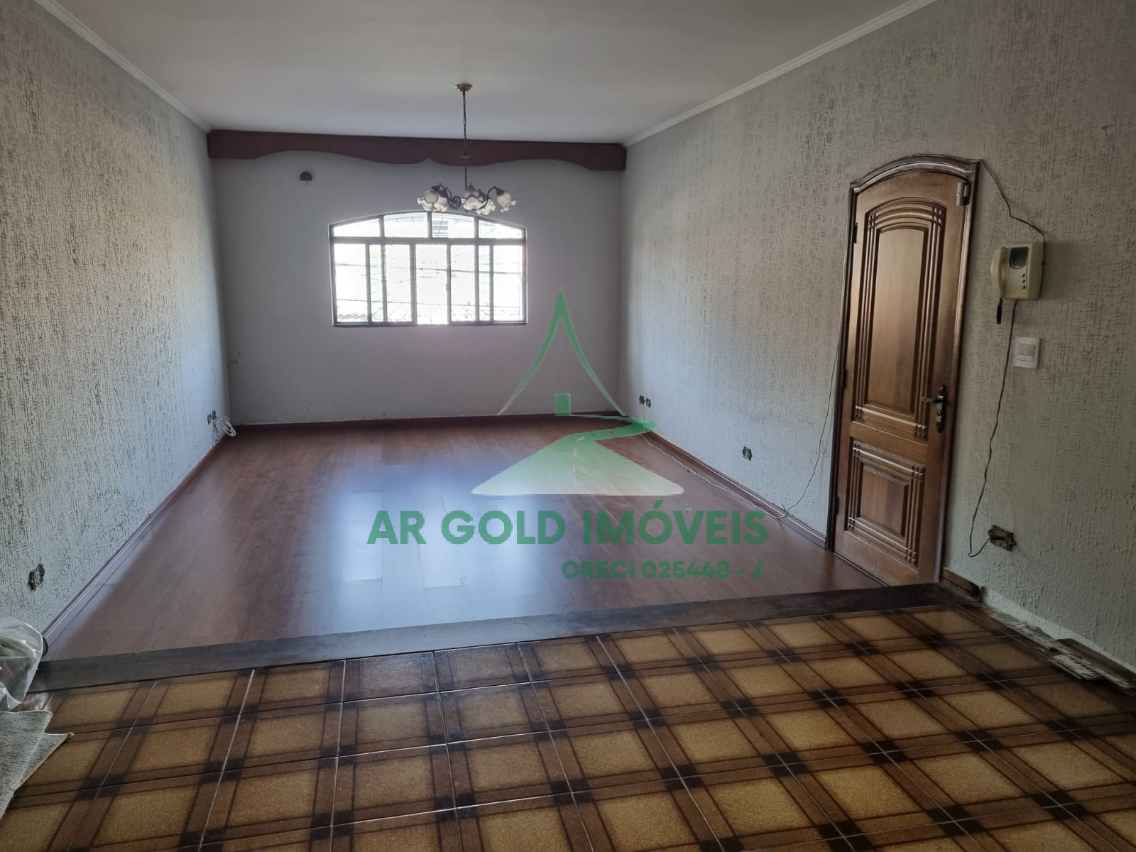 Casa à venda no Jardim Pinheiros | 207m² | 4 dormitórios (2 suítes) | 2 vagas