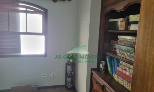 Casa à venda no Jardim Pinheiros | 207m² | 4 dormitórios (2 suítes) | 2 vagas