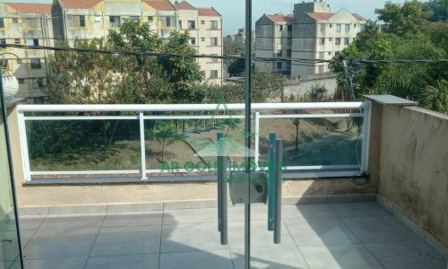 Casa à venda no Jaraguá | 3 dorms (1 suíte) | 3 andares | Churrasqueira | 1 vaga