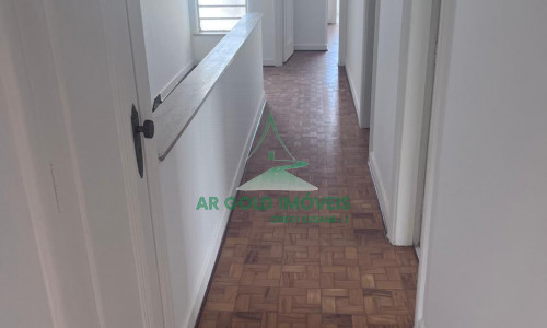 Casa para locação na Vila Madalena | 400m² | 3 dorms (2 suítes) | 7 vagas | Escritório