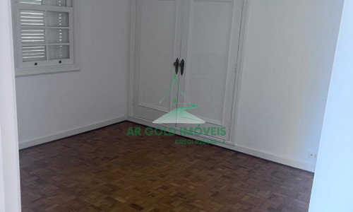 Casa para locação na Vila Madalena | 400m² | 3 dorms (2 suítes) | 7 vagas | Escritório