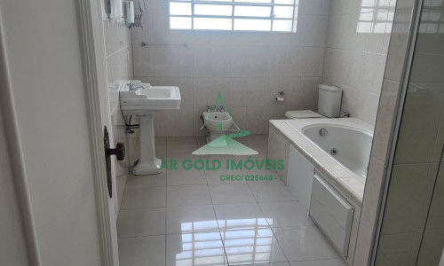 Casa para locação na Vila Madalena | 400m² | 3 dorms (2 suítes) | 7 vagas | Escritório