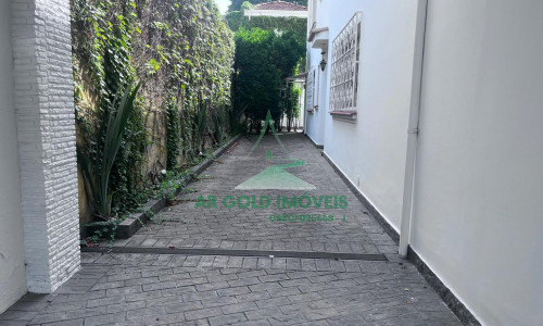 Casa para locação na Vila Madalena | 400m² | 3 dorms (2 suítes) | 7 vagas | Escritório