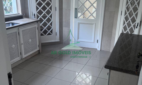 Casa para locação na Vila Madalena | 400m² | 3 dorms (2 suítes) | 7 vagas | Escritório