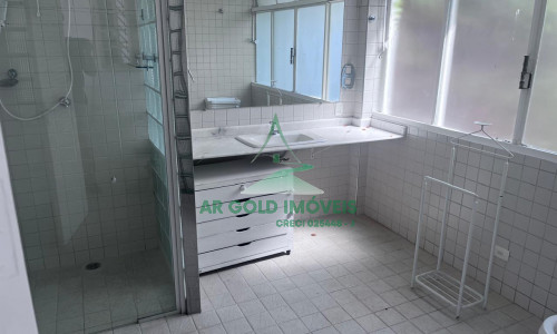 Casa para locação na Vila Madalena | 400m² | 3 dorms (2 suítes) | 7 vagas | Escritório