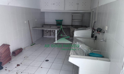 Casa para locação na Vila Madalena | 400m² | 3 dorms (2 suítes) | 7 vagas | Escritório