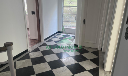 Casa para locação na Vila Madalena | 400m² | 3 dorms (2 suítes) | 7 vagas | Escritório