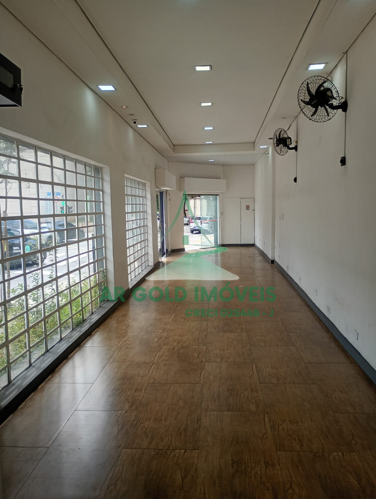 Loja comercial para locação na Lapa | 100m² | Esquina | 2 vitrines | Alto fluxo