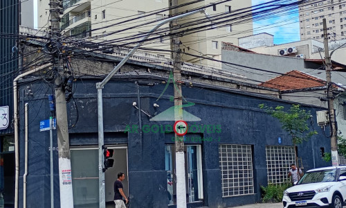 Loja comercial para locação na Lapa | 100m² | Esquina | 2 vitrines | Alto fluxo