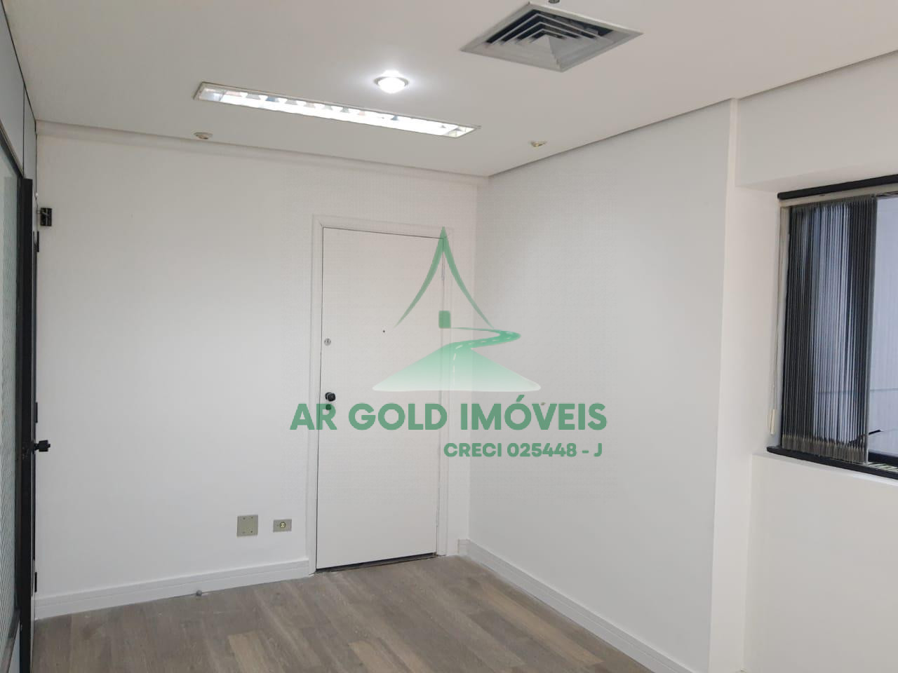 Sala comercial à venda e locação em Perdizes | 47m² | 2 banheiros | 1 vaga