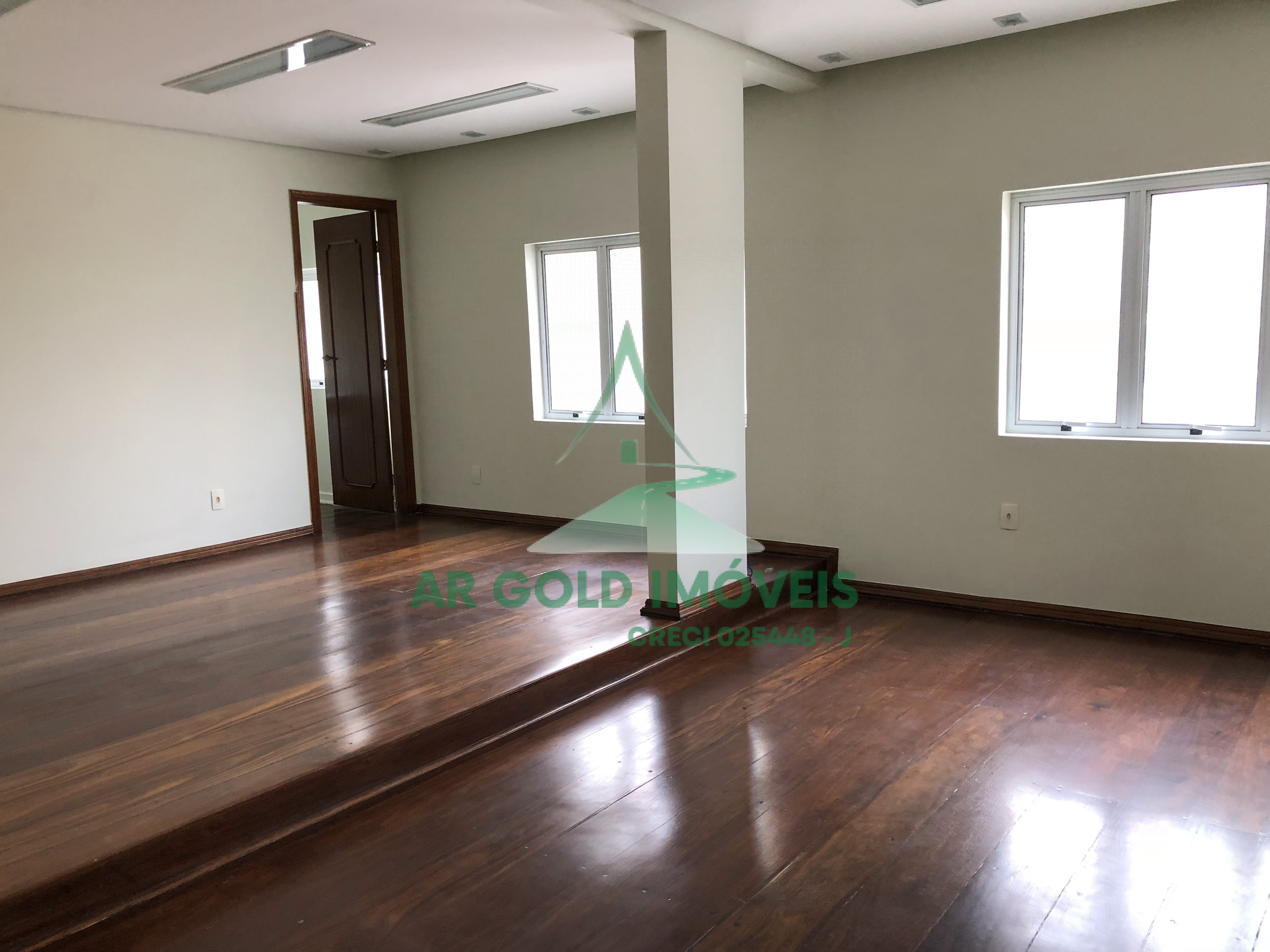 Conjunto comercial na Faria Lima | 134m² | reformado | 5 salas | terraço