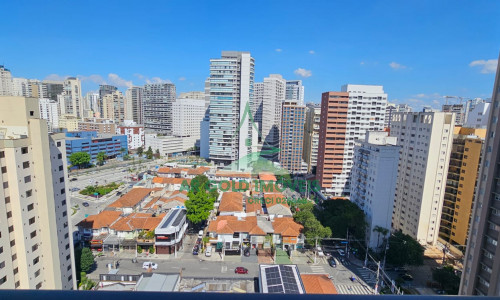 Apartamento mobiliado no Itaim Bibi | 40m² | varanda | andar alto | 1 vaga