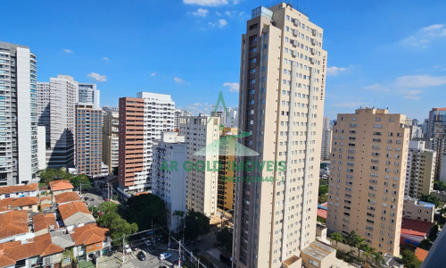Apartamento mobiliado no Itaim Bibi | 40m² | varanda | andar alto | 1 vaga