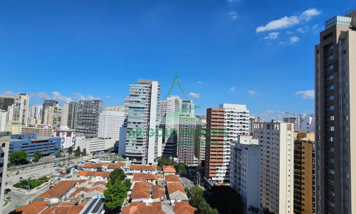 Apartamento mobiliado no Itaim Bibi | 40m² | varanda | andar alto | 1 vaga