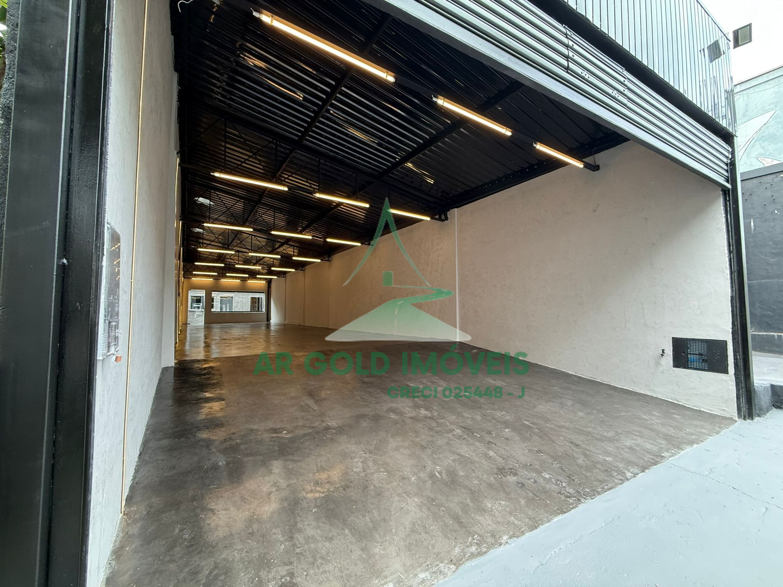 Galpão comercial na Vila Leopoldina | 182m² | moderno | até 10 veículos