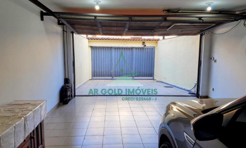 Sobrado Tríplex na Lapa | 3 Suítes | 6 Vagas | Lareira e Escritório | 215m²