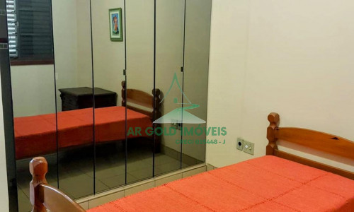 Sobrado Tríplex na Lapa | 3 Suítes | 6 Vagas | Lareira e Escritório | 215m²