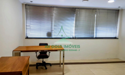 Sobrado Tríplex na Lapa | 3 Suítes | 6 Vagas | Lareira e Escritório | 215m²