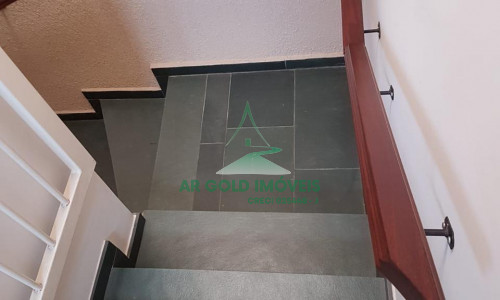 Sobrado Tríplex na Lapa | 3 Suítes | 6 Vagas | Lareira e Escritório | 215m²