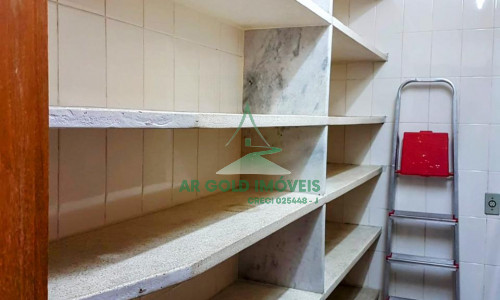 Sobrado Tríplex na Lapa | 3 Suítes | 6 Vagas | Lareira e Escritório | 215m²