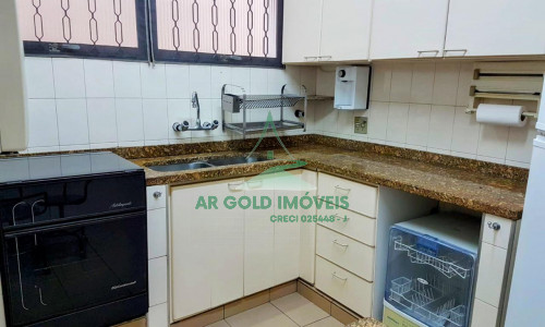 Sobrado Tríplex na Lapa | 3 Suítes | 6 Vagas | Lareira e Escritório | 215m²