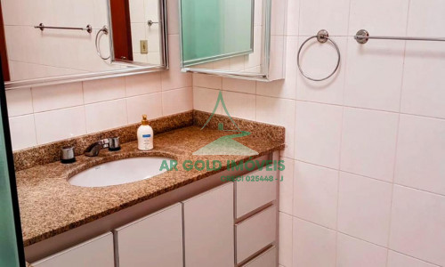 Sobrado Tríplex na Lapa | 3 Suítes | 6 Vagas | Lareira e Escritório | 215m²