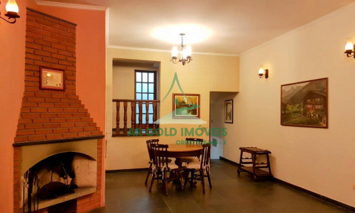 Sobrado Tríplex na Lapa | 3 Suítes | 6 Vagas | Lareira e Escritório | 215m²