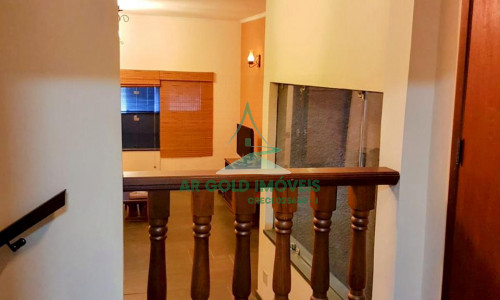 Sobrado Tríplex na Lapa | 3 Suítes | 6 Vagas | Lareira e Escritório | 215m²